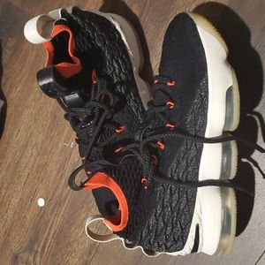 Boys Nike Air Lebron James XV sneakers sz 7y